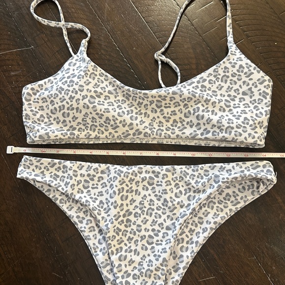 Gray & white Cheetah printed 2 piece matching bikini swimsuit w cheeky bottoms - Picture 8 of 11
